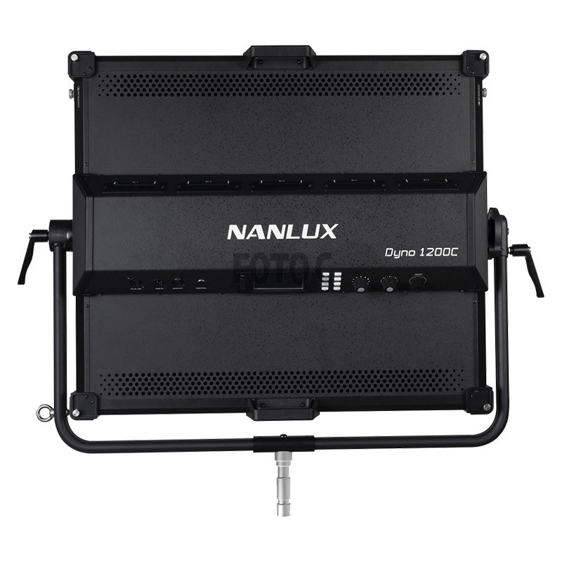 Светодиодная панель NANLUX DYNO 1200W LED Soft Panel в кофре фото 3