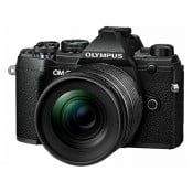 OM SYSTEM OM-5 m/12-45mm sort