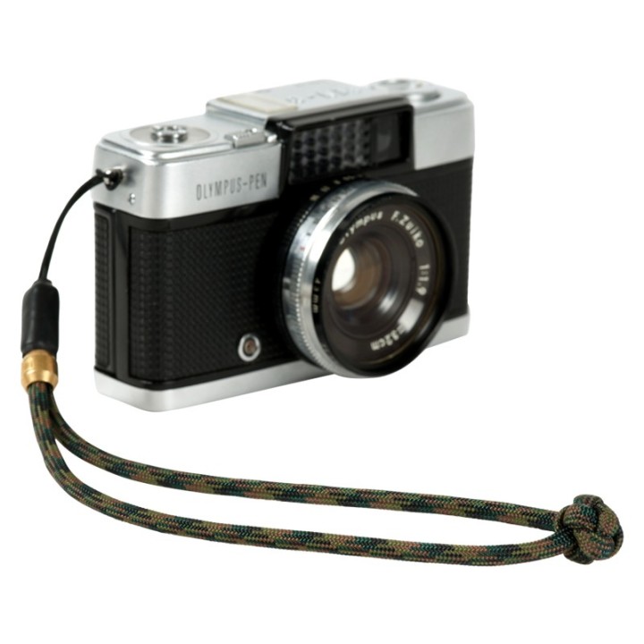 Artisan & Artist ACAM-P04H Multi Paracord Hand strap w/ Celtic button knot (w/Loop) Camo