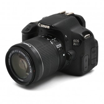Canon EOS 700D DSLR m. EF-S 18-55mm IS STM