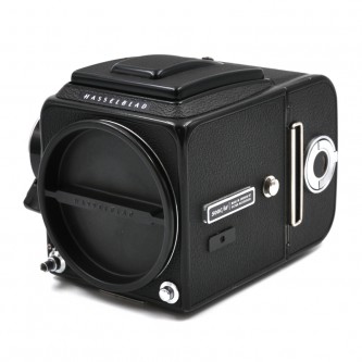 Hasselblad 500C/M hus med A12 filmmagasin og waist level finder