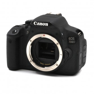 Canon EOS 700D DSLR hus