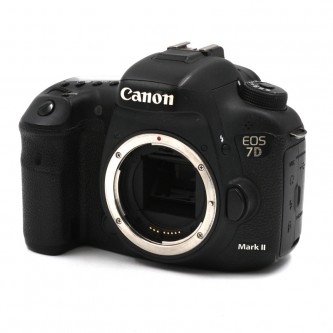 Canon EOS 7D Mark II DSLR hus