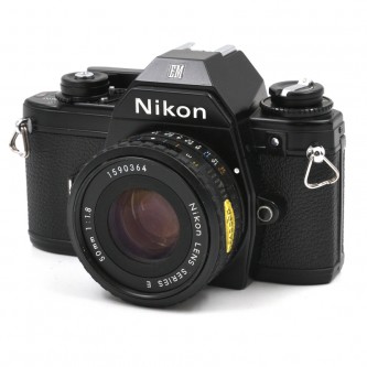 Nikon EM SLR med 50mm f/1.8E