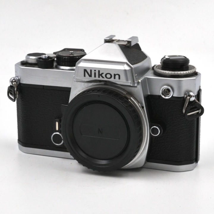 Nikon FE sølv