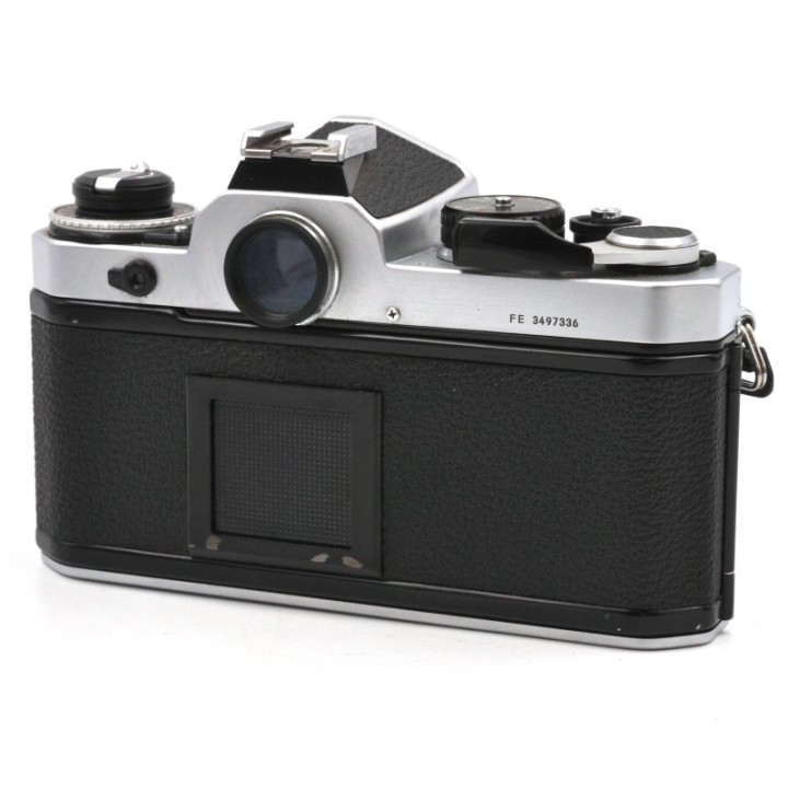 Nikon FE sølv