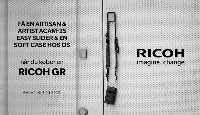 Køb et Ricoh GR III (alle varianter) og få et gratis originalt etui og en rem fra Artisan & Artist med i købet.